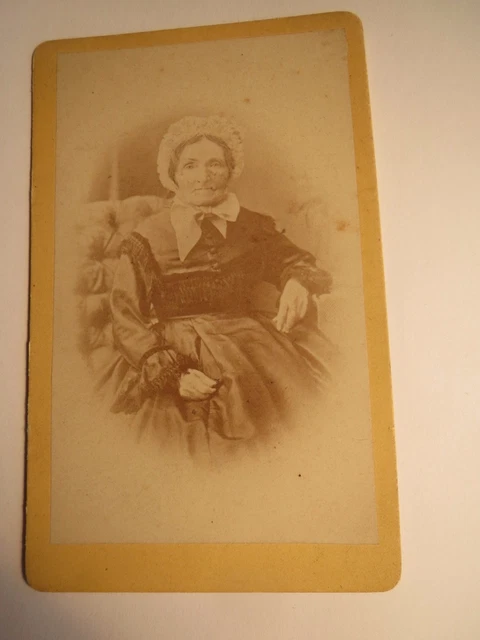 Kiel - alte Frau mit Haube - benannt ? von Budke ? - Portrait / CDV