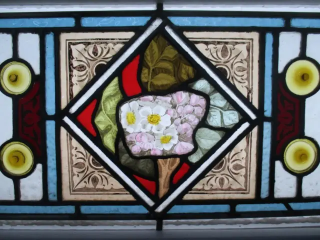 OLD ENGLISH LEADED STAINED GLASS WINDOW Pretty Hand Painted Floral 21.5" x 12.5"