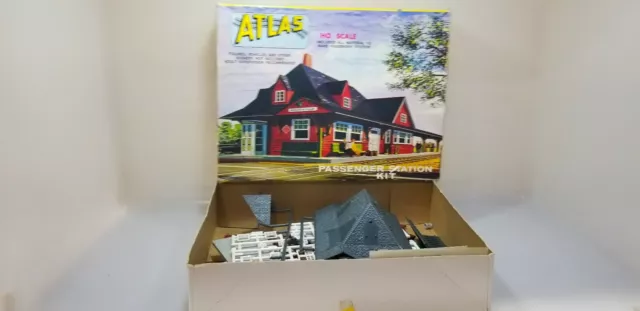Atlas HO Scale Passenger Station kit # 706 New  Unassembled/As-Is