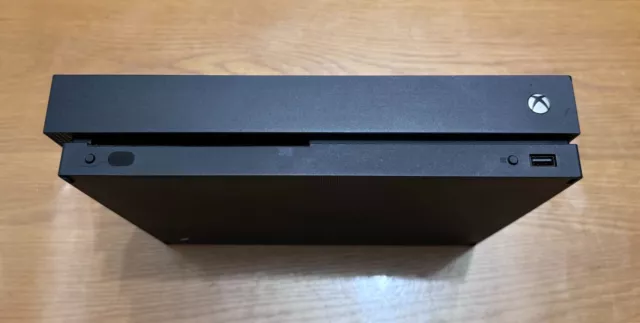 SOLO console Microsoft Xbox One X 1 TB | Ottime condizioni