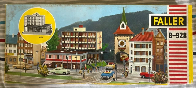 FALLER HO – Immeuble Hôtel Holiday Inn – Monté Avec Figurines – B 928