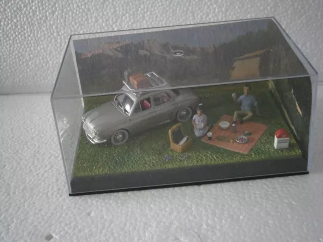 VOITURE MINIATURE RENAULT ONDINE (Le pique nique , La route bleue) N°4 IXO 1/43