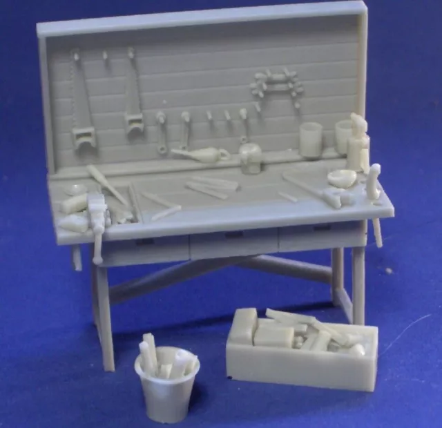 Resicast 1/35 Workbench and Tools