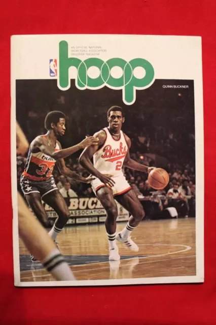 1977 HOOP-Portland Trailblazers vs Milwaukee Bucks-Quinn Buckner-Bill Walton