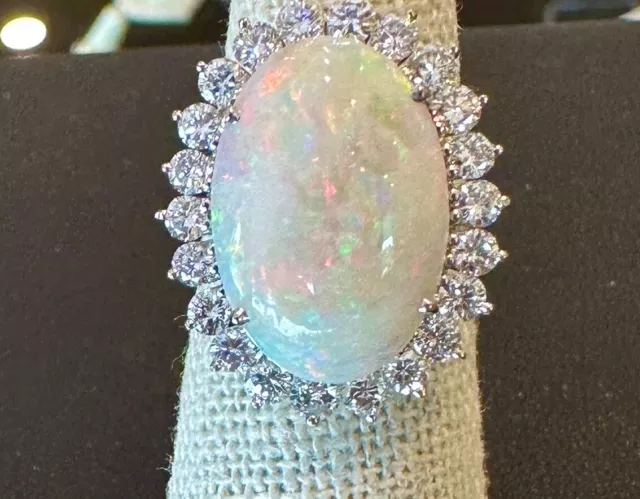Stunning 7.50Ct Diamond & Opal 18K Gold Ring