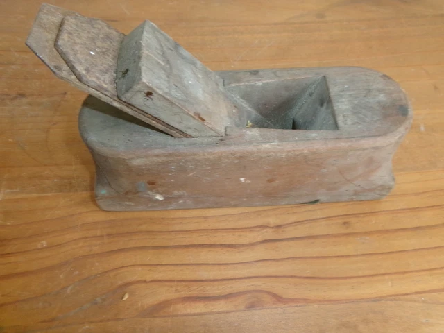 ANCIEN RABOT EN bois avec lame en acier trempée, 40 cm de longueur EUR 5,00 - FR