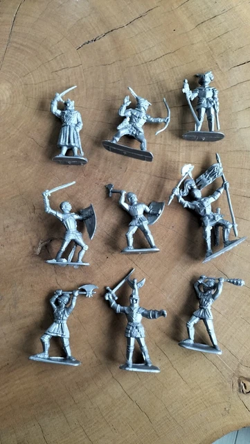 LOT DE 8 figurines / soldats en plastique, au défilé + WW2, Starlux EUR