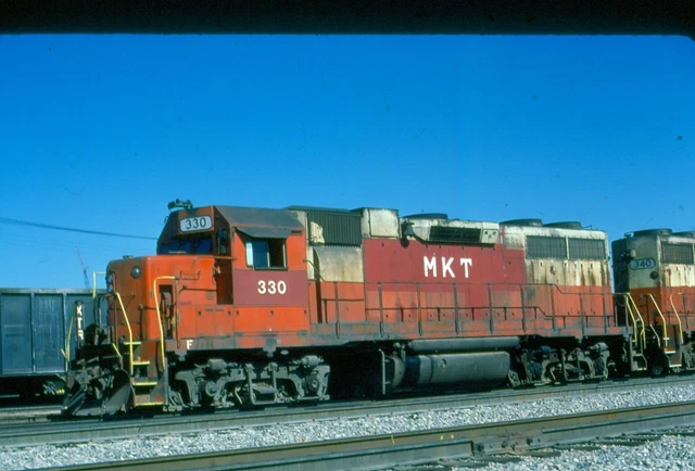 MKT 330 GP-38, Ft Worth, Tx, 04/87; Kodachrome Original