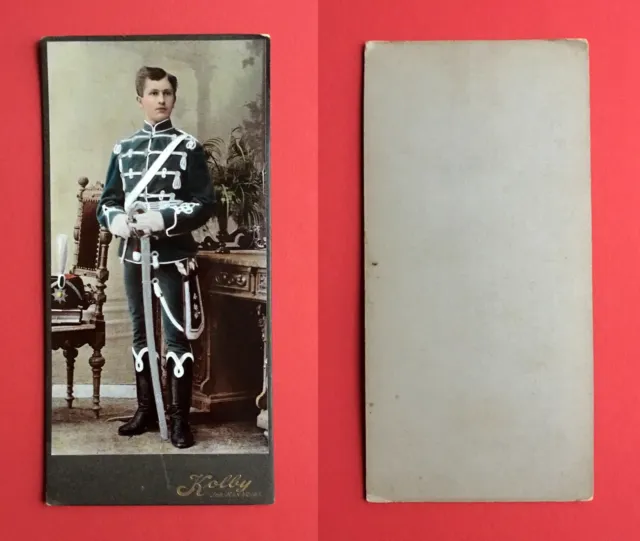 grosses coloriertes CdV Militär Foto um 1900 HUSAR in Uniform Säbel RAR ( 48106