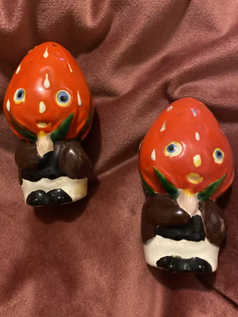 Salt And Pepper Shakers Anthropomorphic Strawberry Vintage Retro Face Fruit S&P