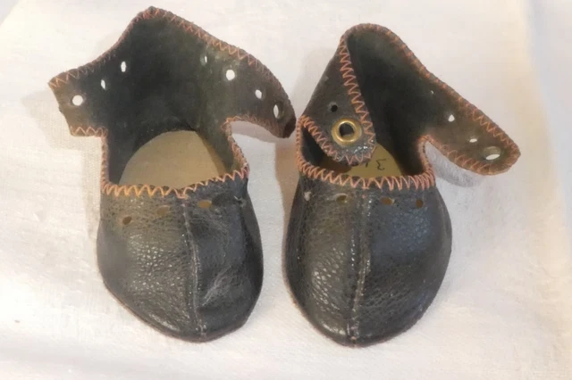 Ancienne paire de chaussures en cuir pour poupée ancienne JUMEAU DEP SFBJ 3