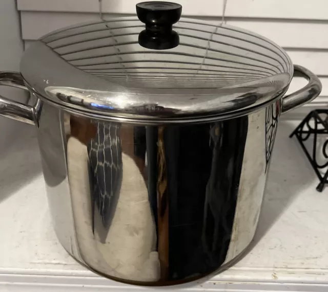 vintage Revere Ware copper clad bail handle pot, 4 quart kettle w/ lid