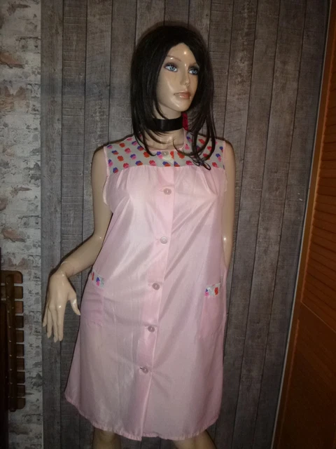 DDR KITTELSCHÜRZE NYLON Dederon Schürze Hauskleid apron Kittel Gr. L DDR KITTELSCHÜRZE NYLON Dederon Schürze Hauskleid apron Kittel Gr. L