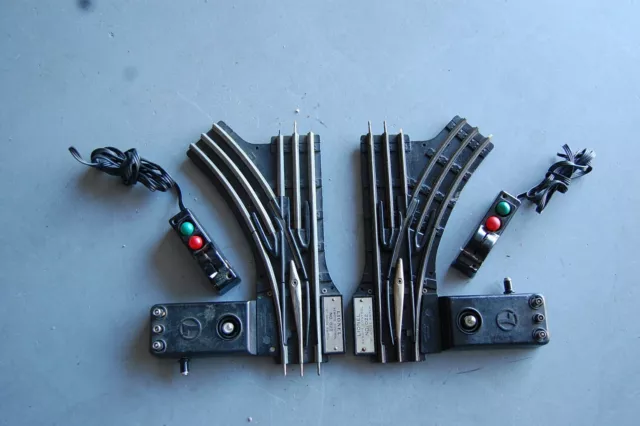 Lionel 022 L&R Switches w/ Controllers