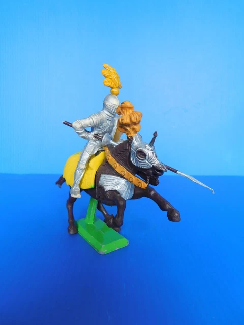STARLUX COPIES RESINE MOYEN AGE QUEUE CHEVAL EN ROBE AU GALOP 6101