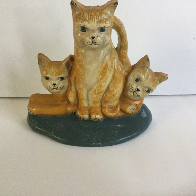 Vintage 3 Tabby Cats Cast Iron Doorstop Hand Painted Felt Base United Deck LTD