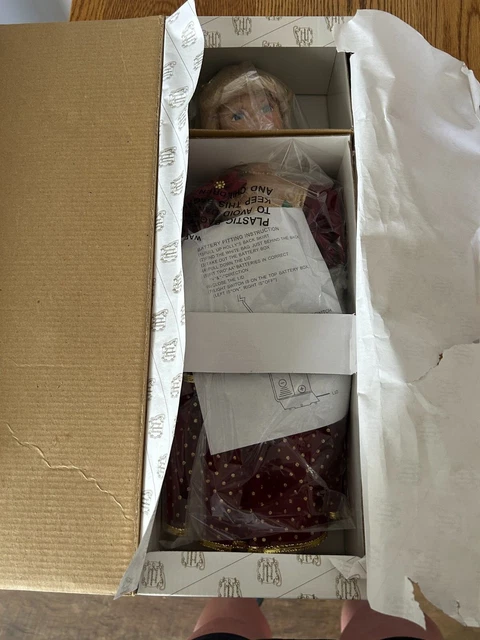 NOS Heritage Signature Collection Porcelain Light Up Doll HOLLY #12284
