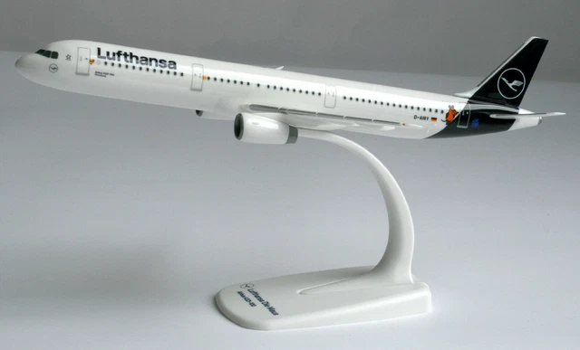 Herpa Airbus A321 Die Maus 1:200 Scale Lufthansa Doppeldecker - Snap-Fit Collector's Piece Miniature Deco Figure with Plastic Stand