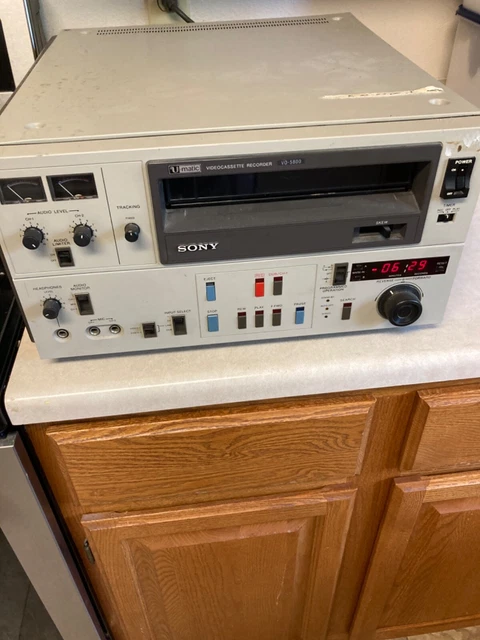 Sony Video Cassette Recorder VO-5800.