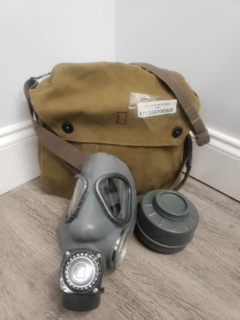 Finnish Military  Surplus Army M 61 Gas Mask With Carry Bag