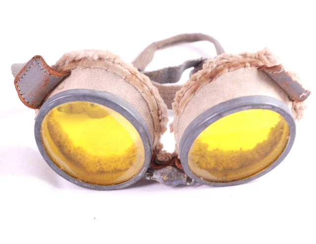 WW2 British Military MT Goggles With Yellow Tinted Round Lenses Dispatch Rider WW2 British Military MT Goggles With Yellow Tinted Round Lenses Dispatch Rider
