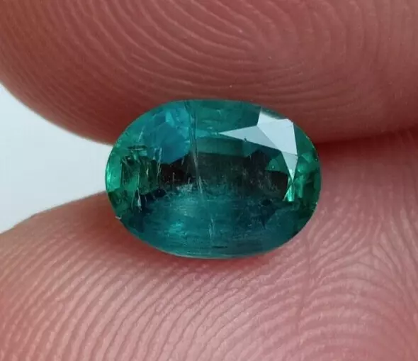 Natural Esmeralda Zambiana Corte Ovalado Azulado Verde Color Holgado Piedra