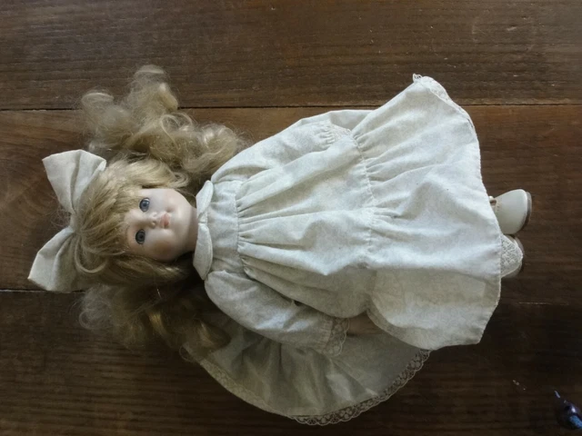 POUPEE MIGNONETTE ANCIENNE BISCUIT-PORCELAINE 10CMS A SUR