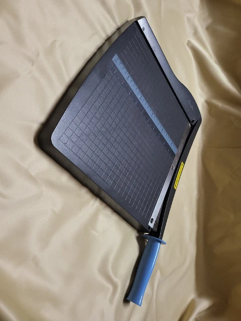 Swingline Guillotine Cutter Cuts 12"x12"