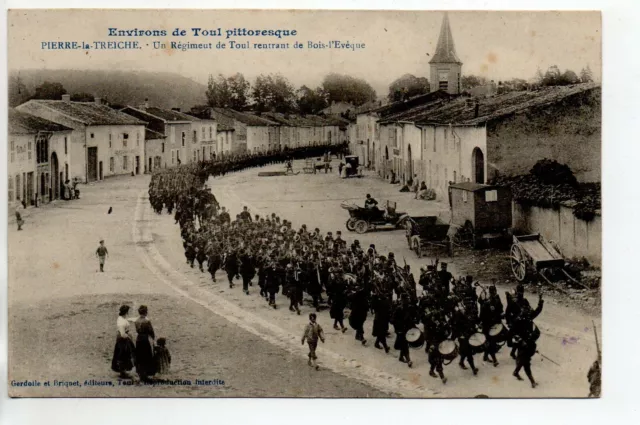 PIERRE LA TREICHE - Meurthe et Moselle - CPA 54 - régiment traversant le village