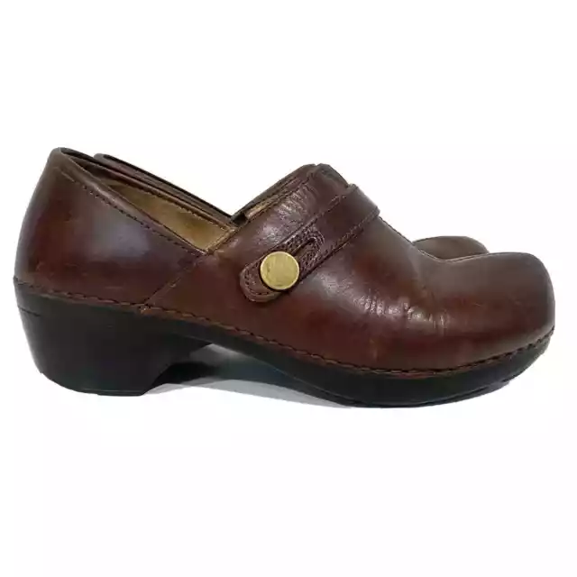 Dansko Womens Brown Leather Solstice Slip On Button Clogs Size US 8.5-9 EU 39