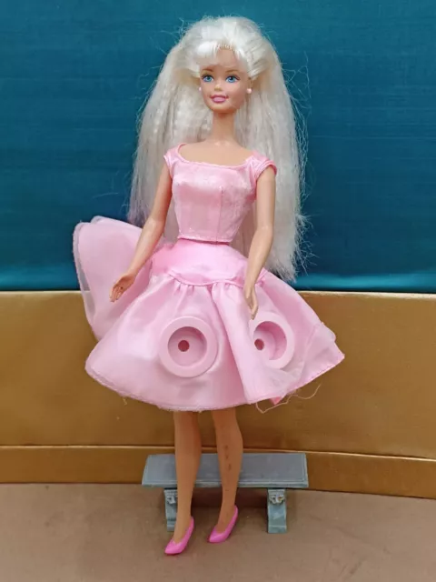 BARBIE TWIRLING Makeup 1996 Doll New Boded Unopened 28.50