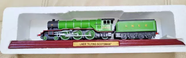 Atlas Edition Static Model Train  And Tender- Lner-Flying Scotsman 4472.