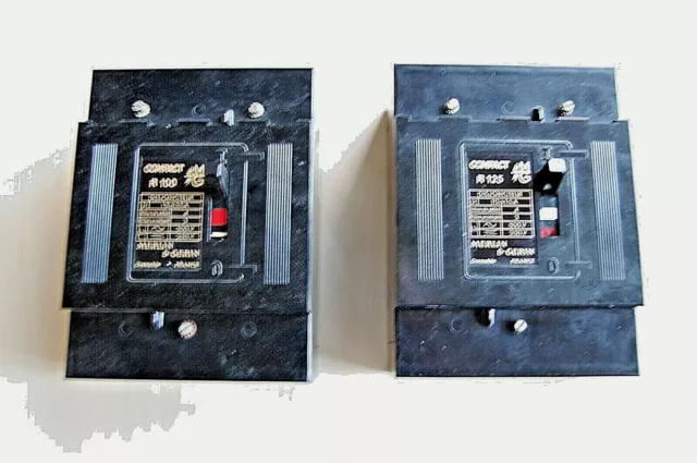 LOT :  Anciens Disjoncteurs triphasés MERLIN GERIN bakélite R 125 et R 100 TBE