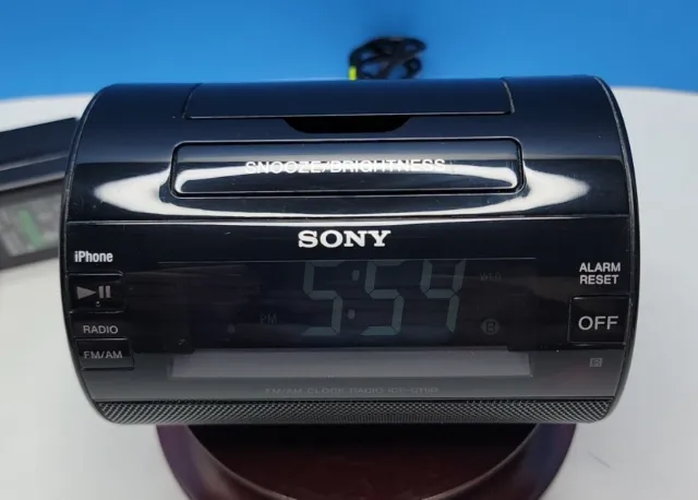 Sony AM/FM Clock Radio Iphone Ipod Dock Alarm ICF-C11iP.