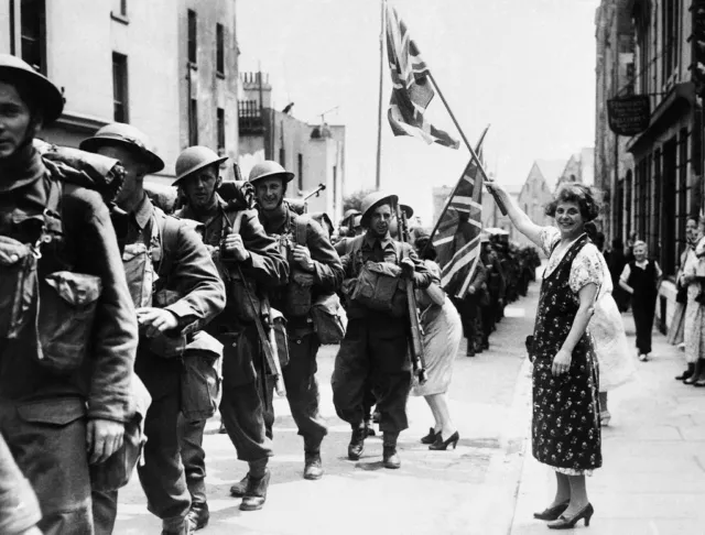 B&W WWII Photo Canadian Troops France 1940  WW2 World War Two UK