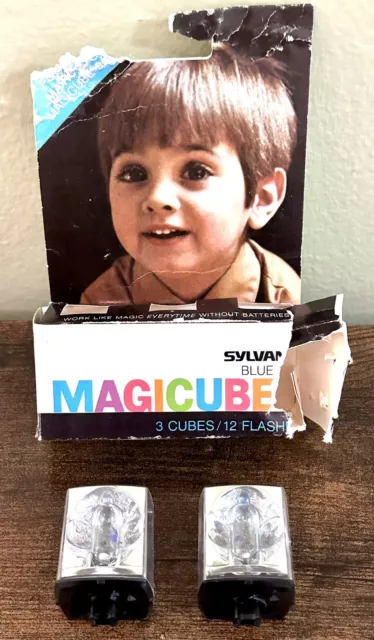 🔵 Vintage Sylvania Blue Dot MAGICUBES Flash Bulbs, Quantity: 2 Cubes/8 Flashes