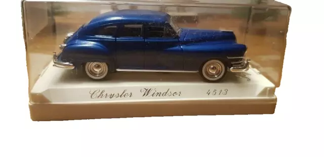 Miniature   1/43 SOLIDO :  chrysler windsor 4513   AGE D'OR  ( SO  )