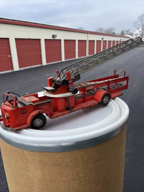 Vintage 1950s Doepke Aerial Ladder Fire Truck Rossmoyne Model Toy W/ladders