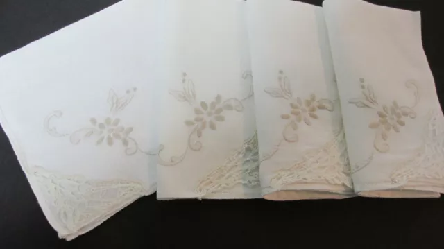 4 Vintage Ivory Linen Napkins w Embroidered Lace Corner 15"