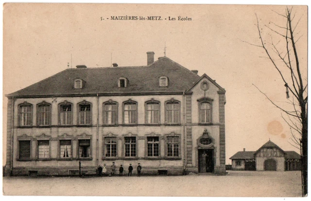 CPA 57 - MAIZIERES lès METZ (Moselle) - 5. Les Ecoles (uncommon)