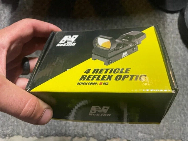 New NCStar D4B Red Dot 4 Reticle Reflex Sight Site Optic BLACK Weaver Mount