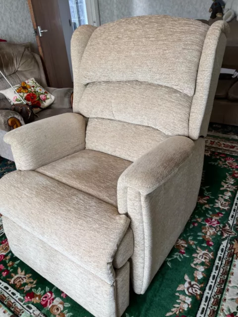 Cream High Spec Riser Recliner Chair (HSL) - Excellent Condition