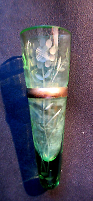 "Vase de voiture Napoléon III porte-bouquet pâte de verre vert ciselé de fleurs