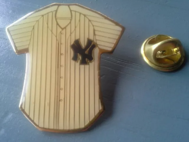 Pins - the YANKEES - New York - Baseball - sport - maillot  - pin's rare