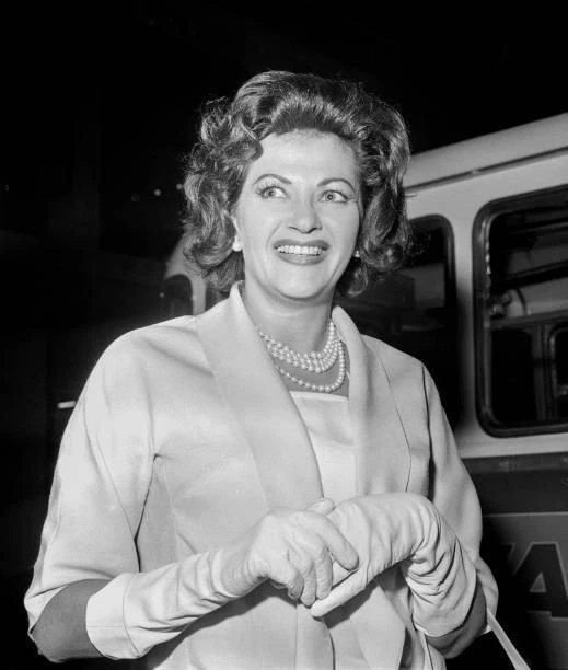 PORTRAIT OF THE Canadian Actress Ivonne De Carlo In Madrid 1964 Old