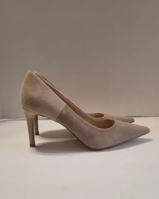 Tahari Womens nude Beige pumps Suede Shoes size Peyton 7.5M