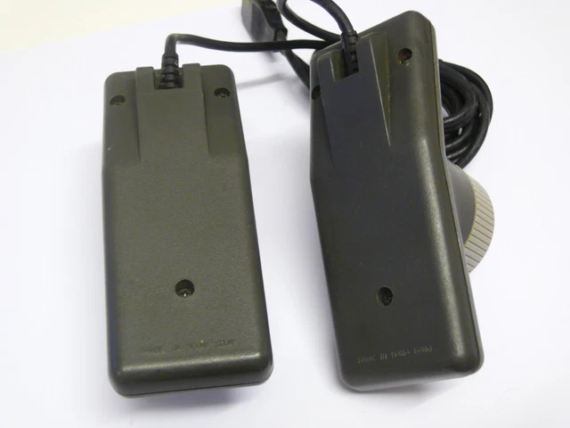 PAIR OF COMMODORE Paddle Controllers for Commodore 64 / C64 / VIC-20 ...