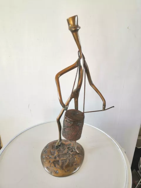 Sculpture Yves LOHÉ, bronze représentant un musicien tambour