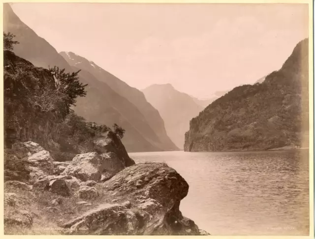 Knudsen. Norvège, Parti af Naerofjorden Vintage albumen print.  Tirage albumin