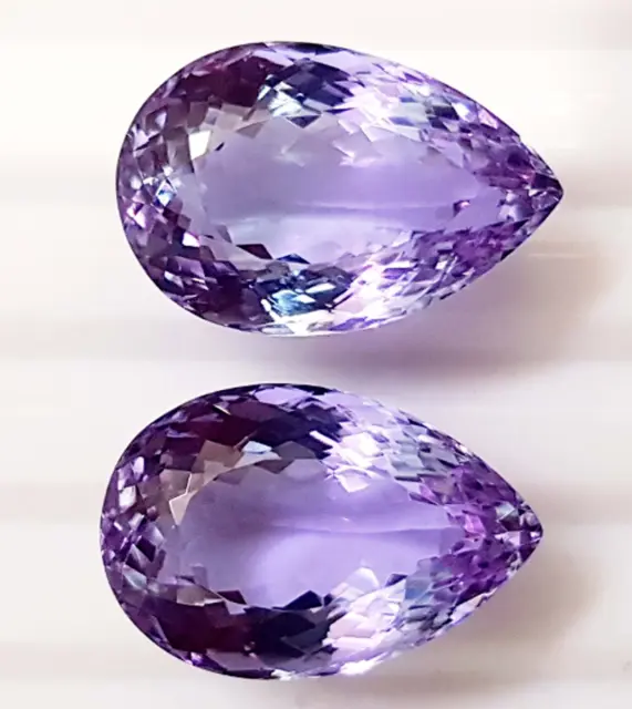 Paire de boucles d'oreilles en améthyste violette bicolore, entre 17 et 17...